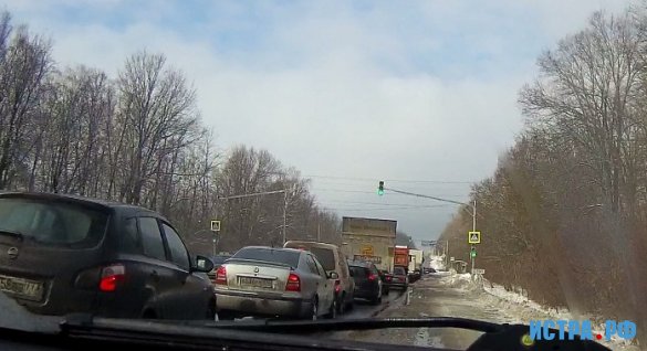 Первомайский вновь стоит в пробке, однако есть и хорошие новости