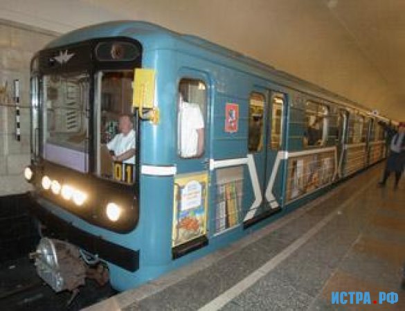Между станциями метро Баррикадная и Октябрьское поле не ходят поезда