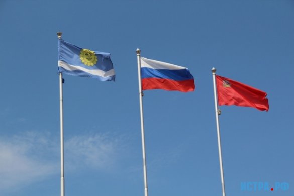 В день траура спускают флаги