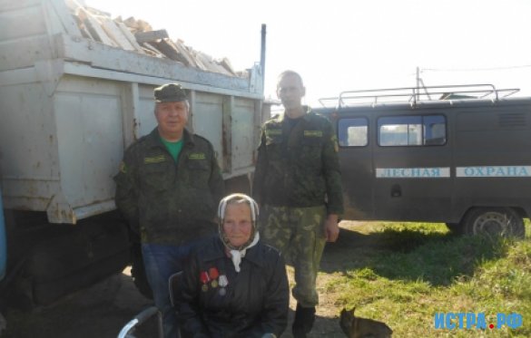 Неожиданный подарок получила ветеран ВОВ от Истринского лесничества